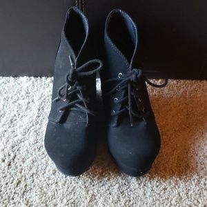 Black wedges booties